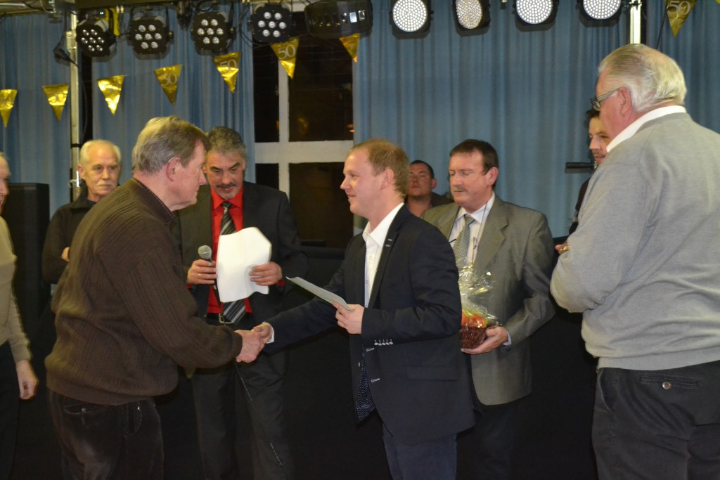 Huldiging van Eduard tijdens de viering van het 50-jarig bestaan van de Wielerclub.